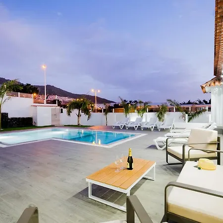 בית נופש Royal New Private Amazing Pool!