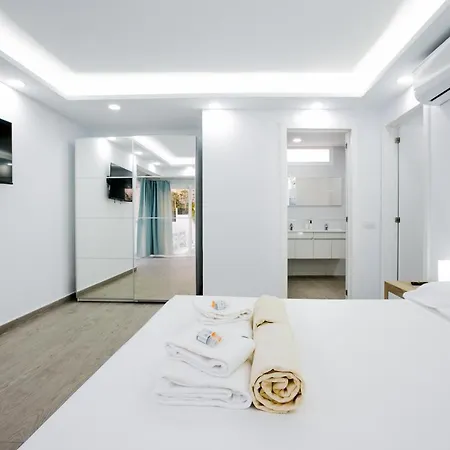 בית נופש Royal New Private Amazing Pool!